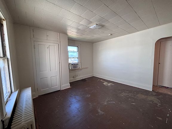 5th image of 140 Station St APT 3
