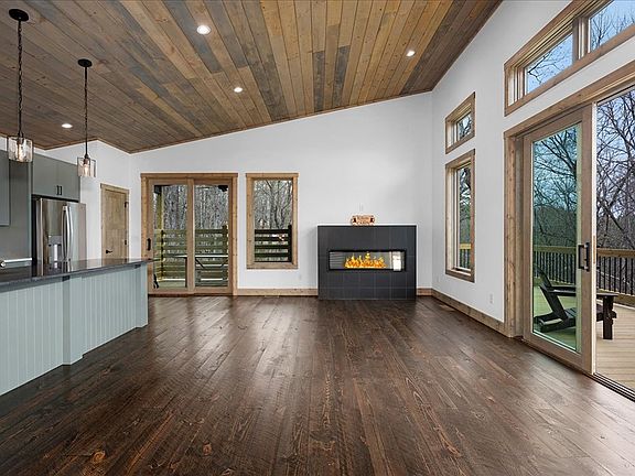 5th image of 748 Flat Branch Rd