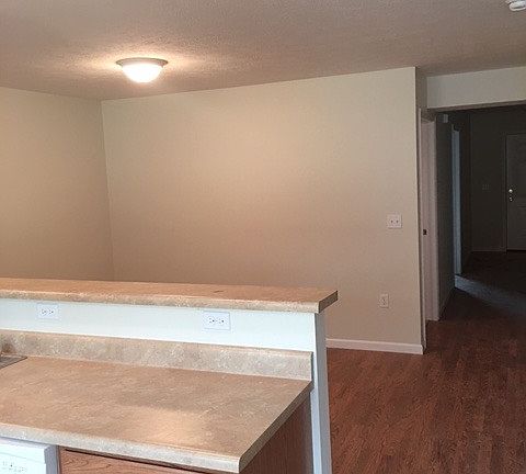 4th image of 817 Virginia Ave