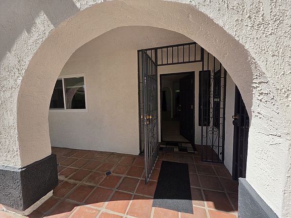4th image of 78700 Bottlebrush Dr