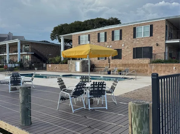3535 Nasa Road 1 Pkwy #40, Seabrook, TX 77586