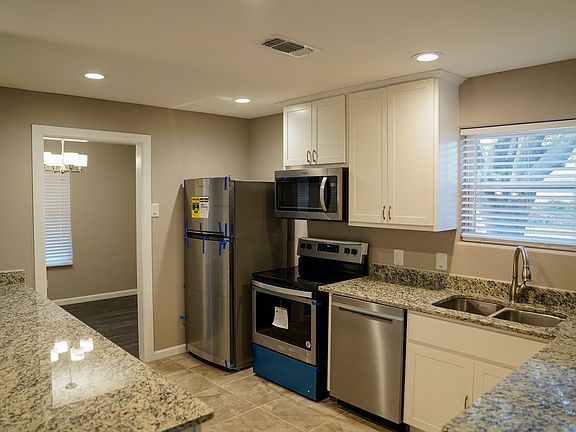 4th image of 6801 John Dr