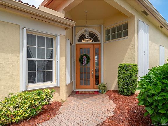 4th image of 1409 SE Glencoe Ct