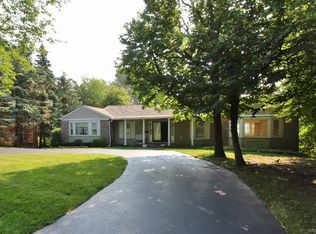 9309 Hunting Valley Rd S, Clarence, NY 14031