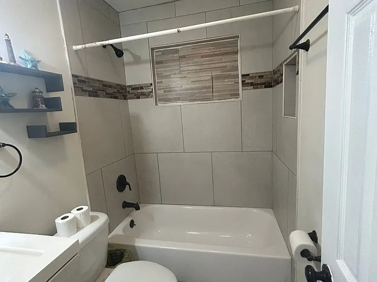 3103 Saxon Dr — Photo 23