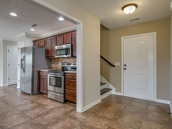 4th image of 4223 Zephyr Ct