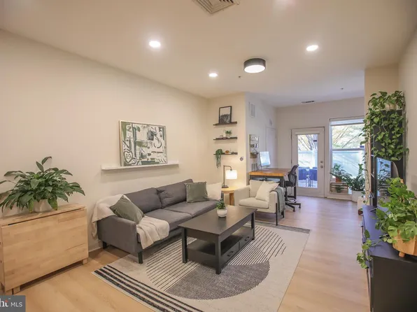 8045 Newell St APT 112, Silver Spring, MD 20910