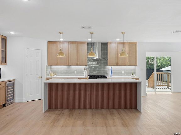 5th image of 106 IRVINGTON DR