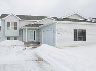 1028 39th Ave W, West Fargo, ND 58078