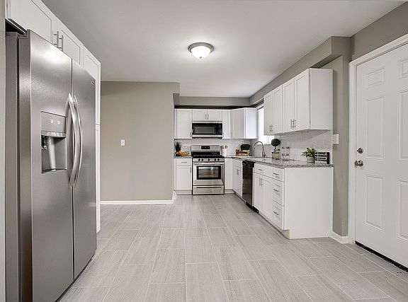 4th image of 9565 Park Ln
