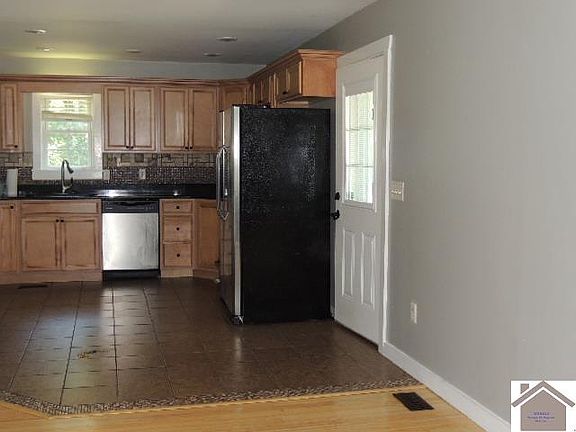 5th image of 504 Macedonia St