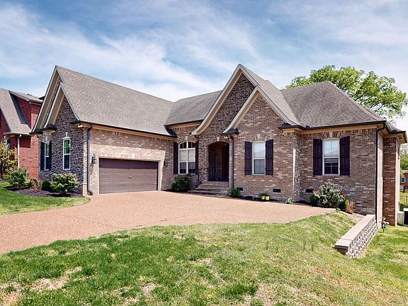 2nd image of 209 Blackthorn Ln