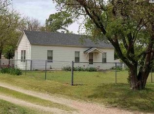435 S 6th St, Sterling, KS 67579