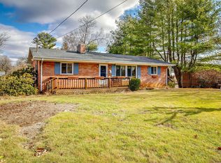 2402 Larkspur Dr, Johnson City, TN 37604