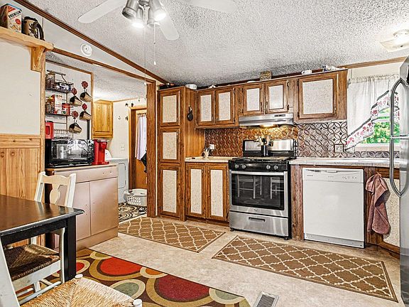 5th image of 410 N 9th St