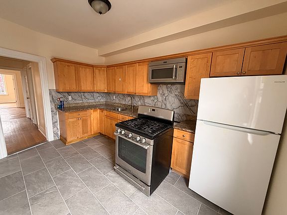 2nd image of 1539 Hollywood Ave #3