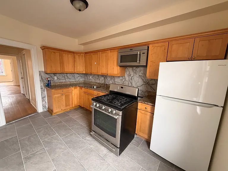 1539 Hollywood Ave #3 — Photo 2