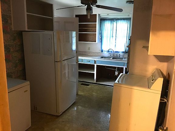 3rd image of 403 University Dr