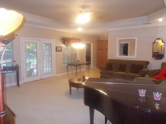 Beautiful, large Living Room