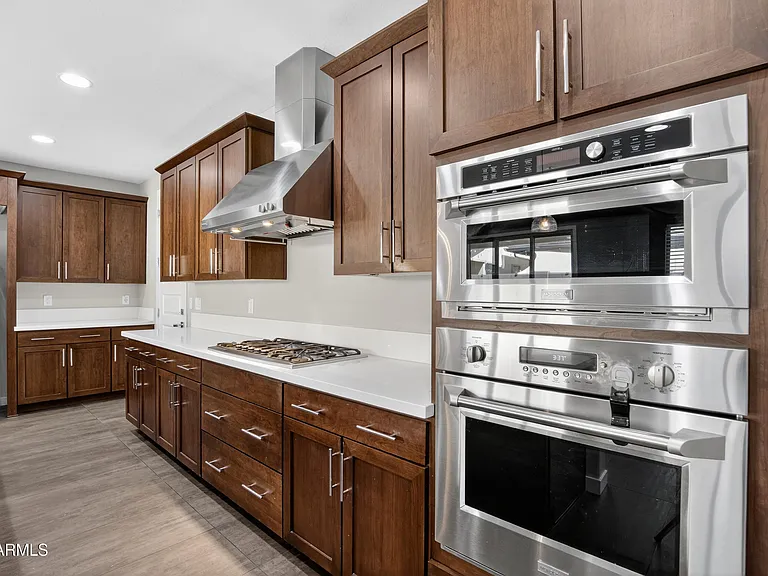 2350 W Gloria Ln — Photo 6