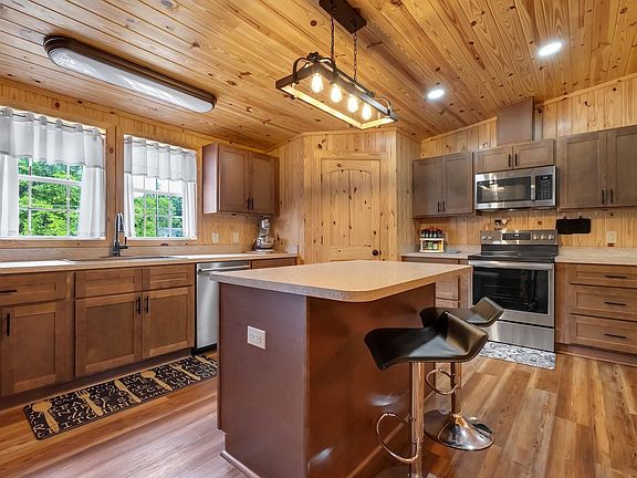 5th image of 150 Bay Pine Dr