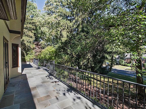 3rd image of 209 Wyoming Ave