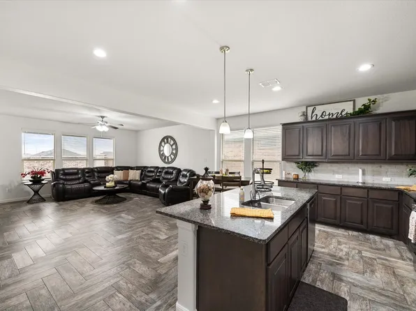 15860 Farringdon St, Justin, TX 76247