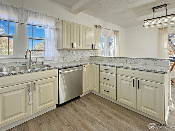 4th image of 819 Sidney Ave