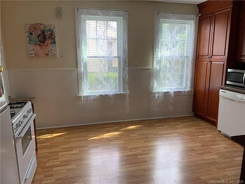 5th image of 89 Kneen St