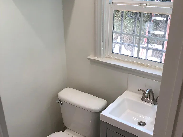 1033 Meadowbrook Ave — Photo 8