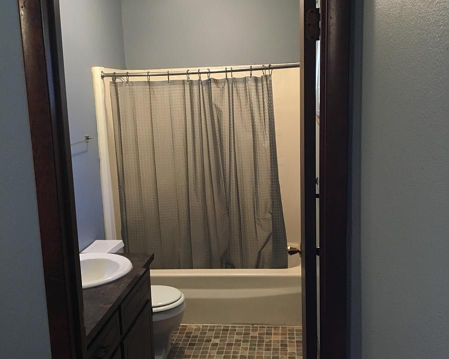 1st image of 612 Boxwood Dr APT 23
