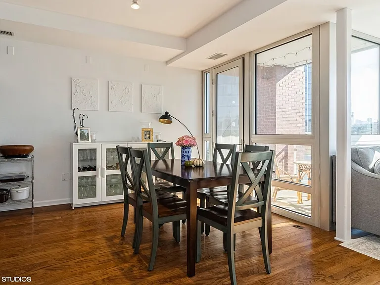 744 W Fullerton Ave #404 — Photo 8