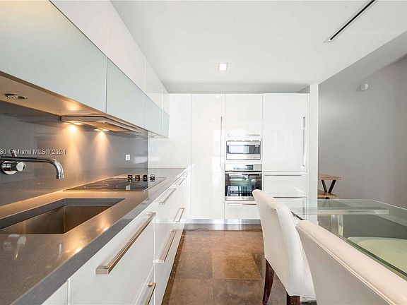 3rd image of 220 21st St APT 310