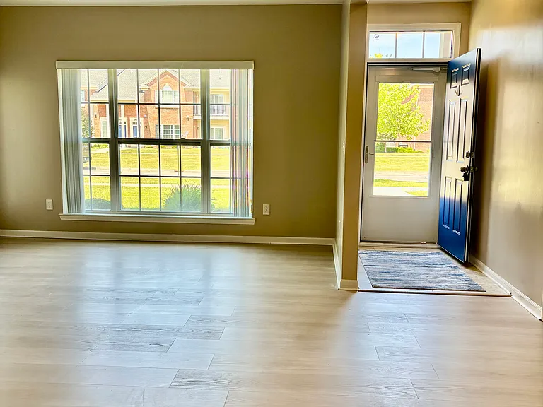 S Pointe Ln — Photo 10