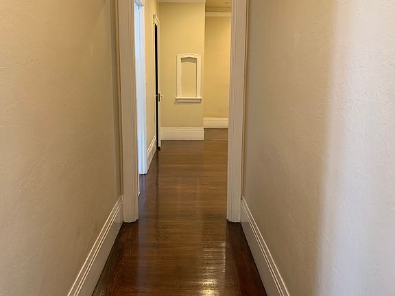 3rd image of 2195 Sacramento St #202