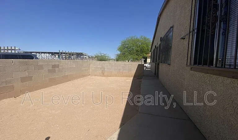 405 E Thoroughbred St #1 — Photo 11