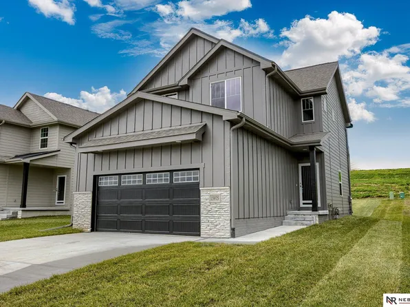 15975 Kempten Creek Dr, Bennington, NE 68007