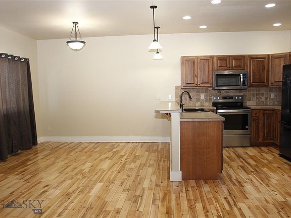 4th image of 996C Saxon Way #996C