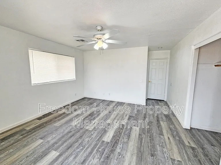 2321 E Calvada Blvd #6 — Photo 11