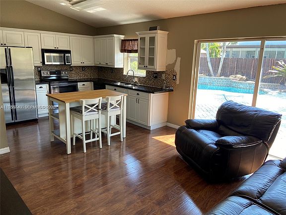 3rd image of 18121 SW 152nd Ct