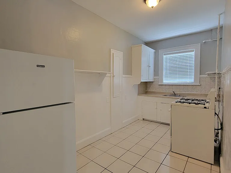 205 16th Ave NE #5 — Photo 5