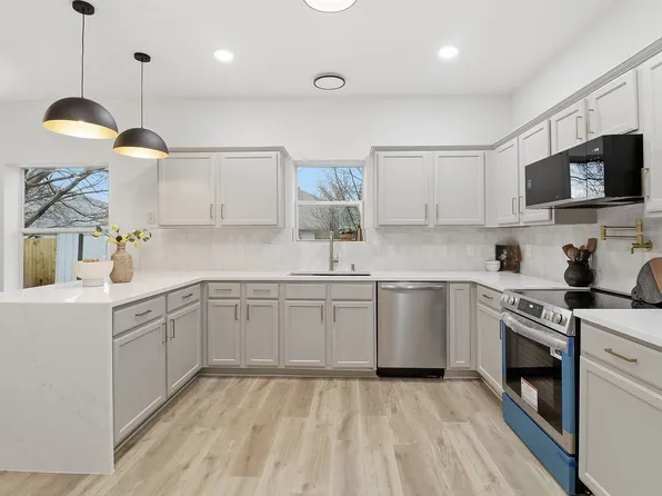 611 Joy Ln, Mansfield, TX 76063