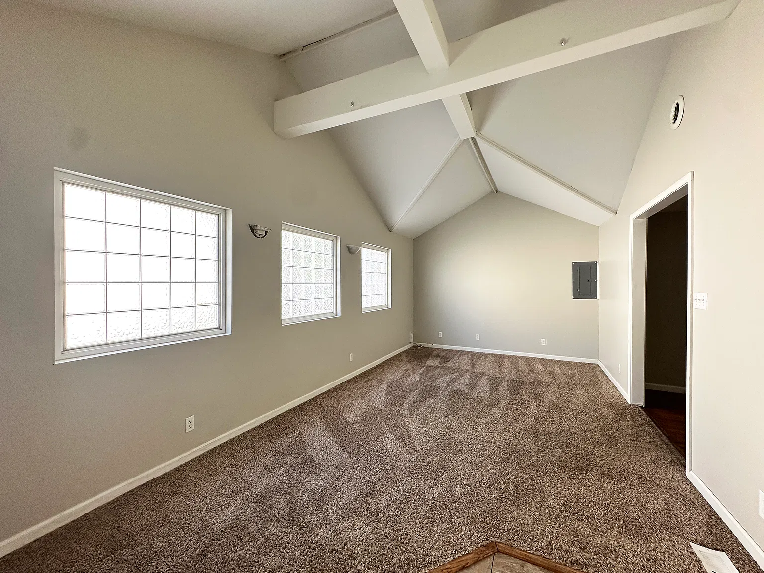 2 bed, 1008 sqft, $1,300 — Photo 3