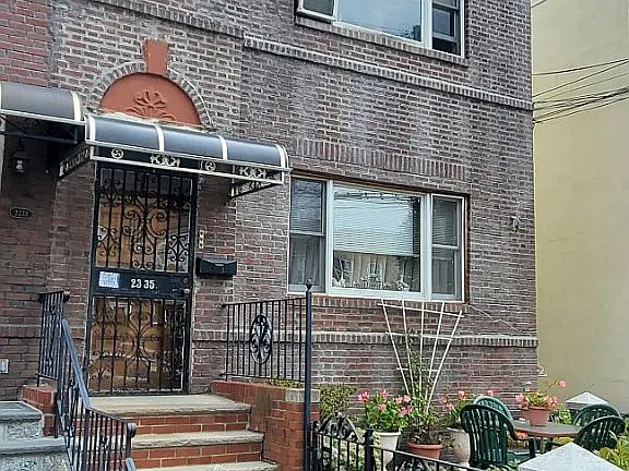 2nd image of 2335 23rd St