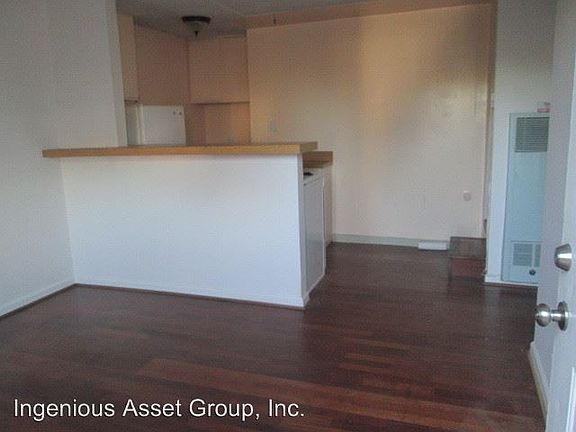 3rd image of 2000 S Bedford St #B