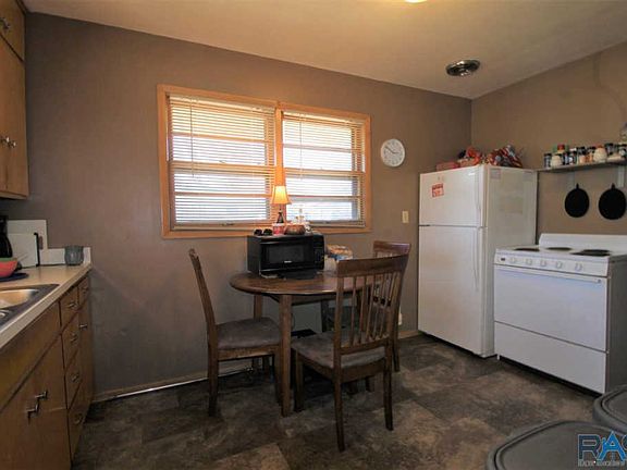 2nd image of 3208 N Lewis Ave