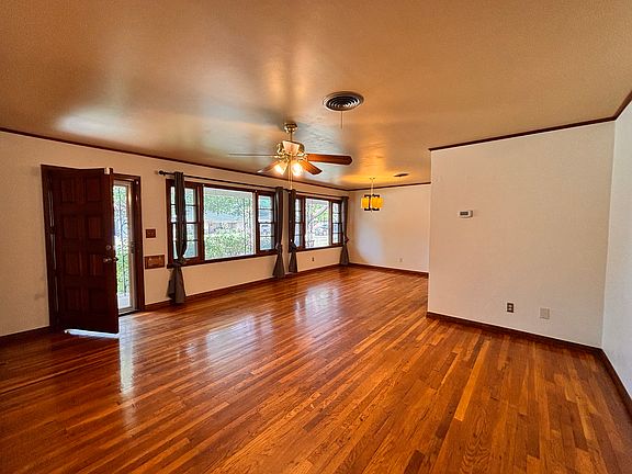 4th image of 2027 S Milam St