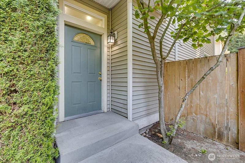 5th image of 1526 121 Street SW