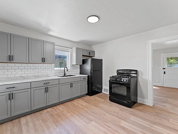 5th image of 1021 Klaus St