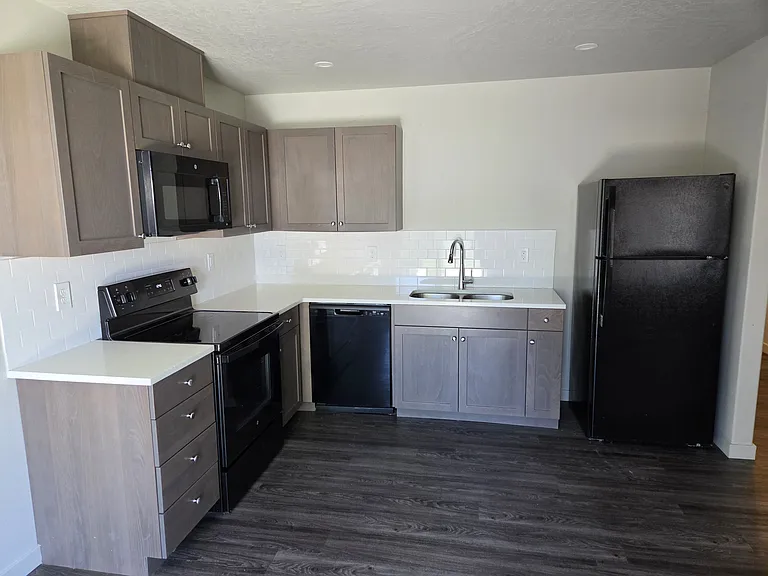 213 Merrick Ave — Photo 3